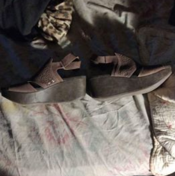 Yellowbox women wedge sandles, size 11, brown - Picture 3 of 4